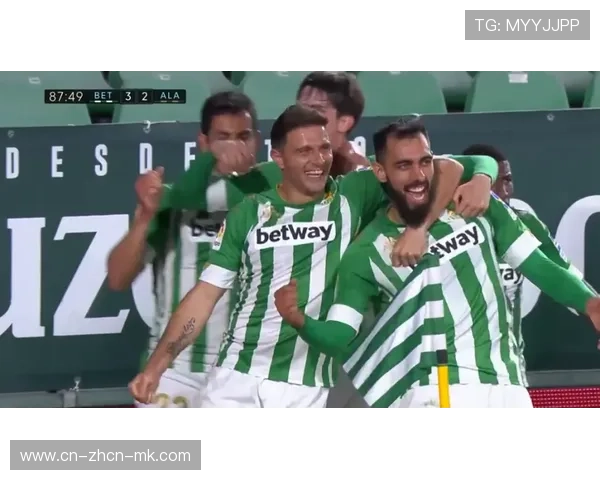 伯纳乌球迷起立鼓掌,维尼修斯梅开二度后与队友相拥庆祝 伯纳乌球迷起立鼓掌,维尼修斯梅开二度后与队友相拥庆祝